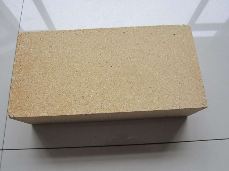 Refractory fireclay brick