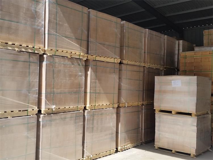 Arch refractory brick