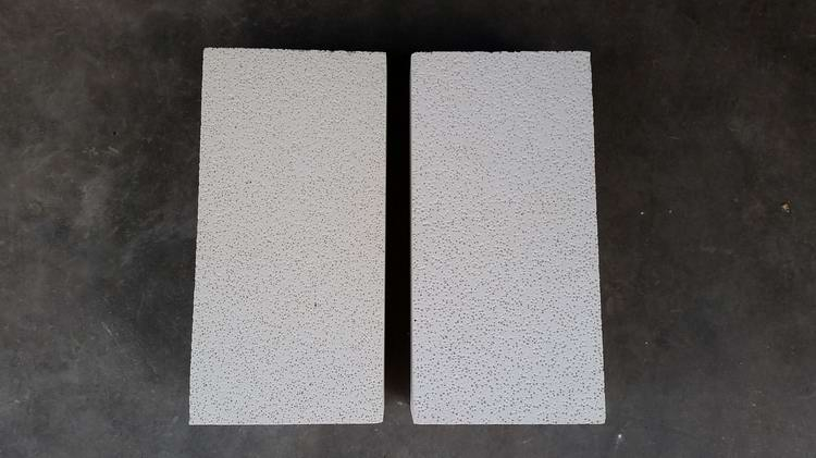 Can be widely used for lining or insulation layers of various industrial furnaces and kilns Insulation brick