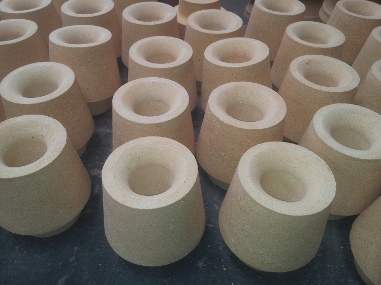 They are mainly used in mould cast steel ingot of casting steel industryNozzle brick