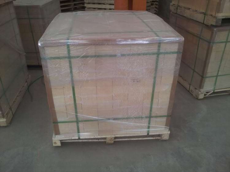 Arch refractory brick