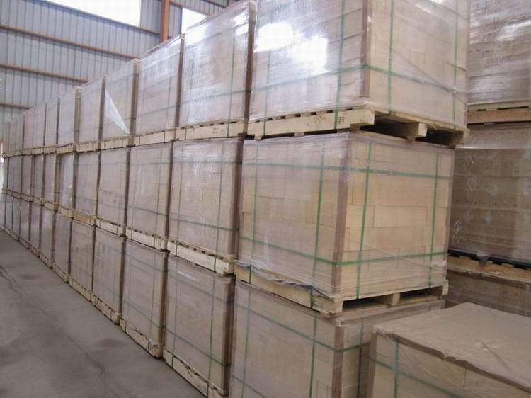 Refractory fireclay brick