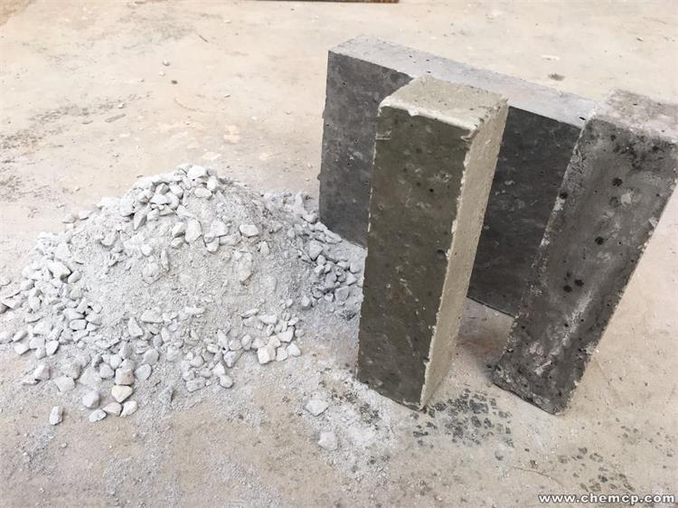 Pouring refractory bricks