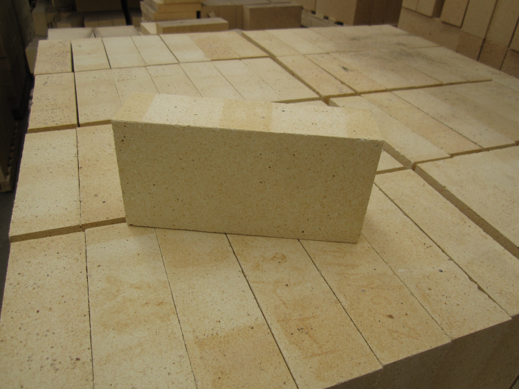 Refractory fire brick for casting steel