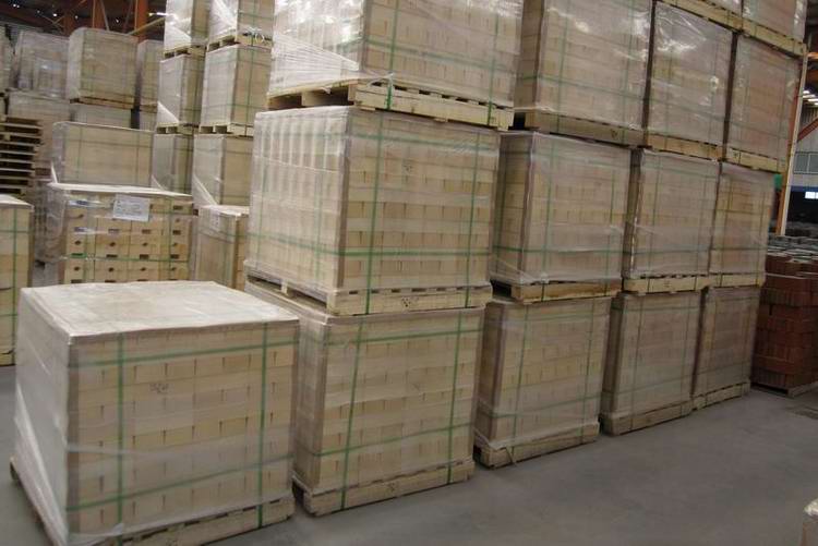 Arch refractory brick