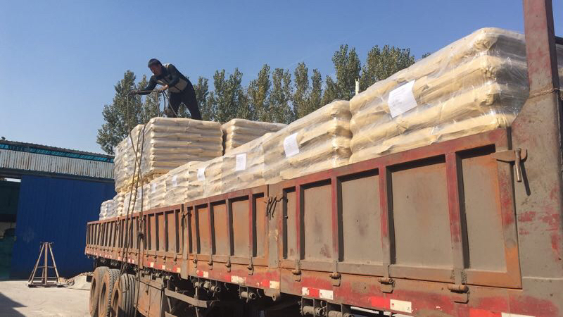 Insulating refractory castable
