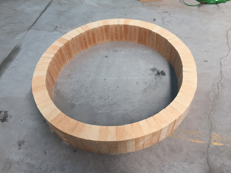 Arch refractory brick