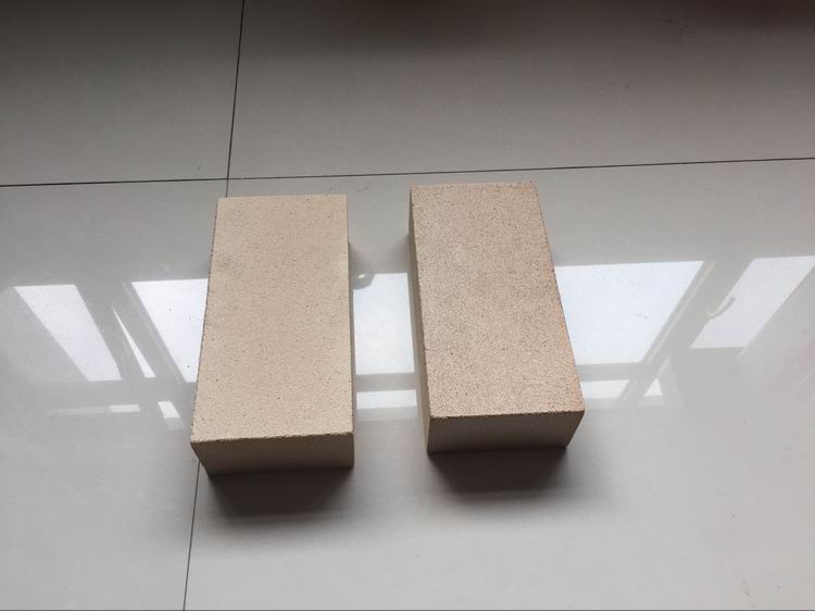Diatomite brick