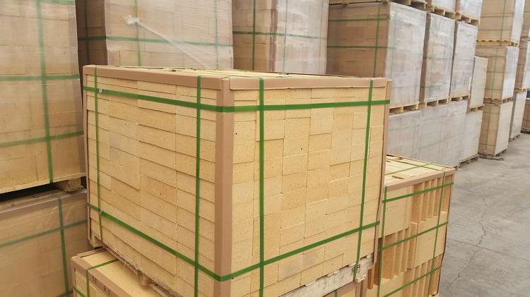 Refractory fireclay brick