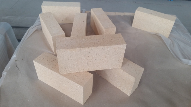 Chamotte brick