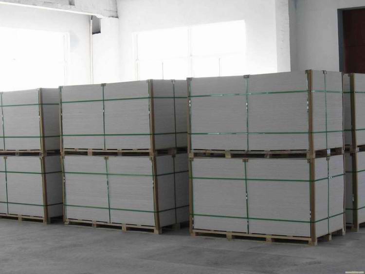 Refractory ceramic fiber board