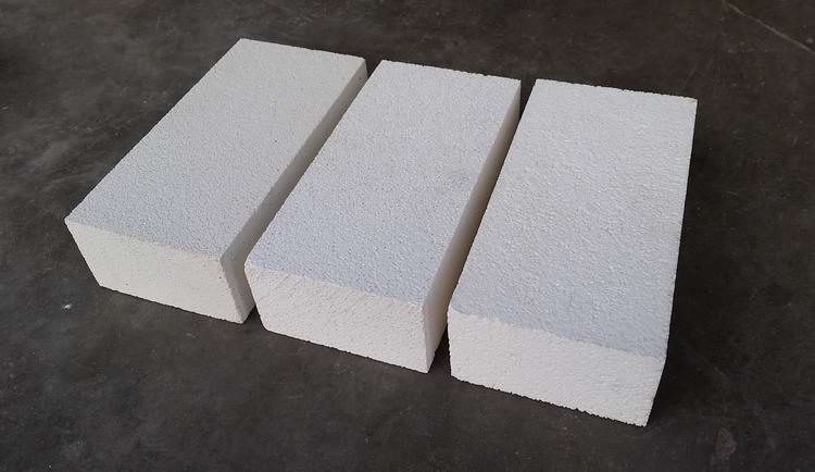 Diatomite brick