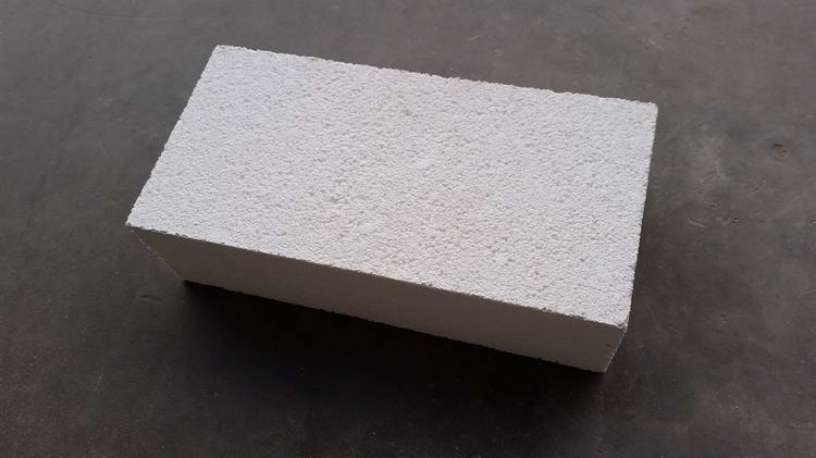 Heat insulating brick