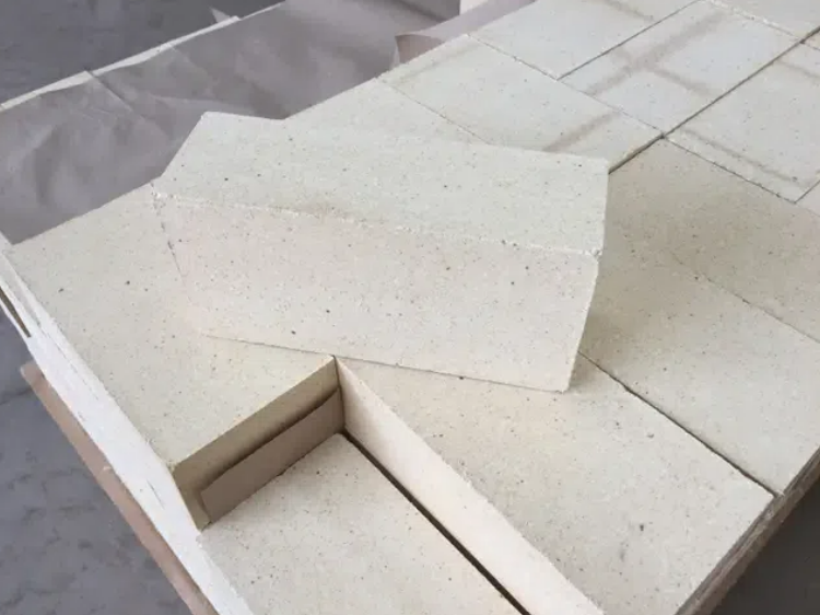 What Are The Difference Between Refractory Bricks And Regular Bricks?