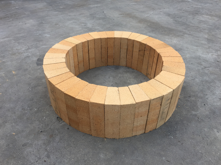 Arch refractory brick