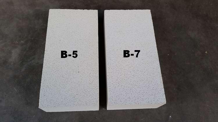Insulating brick 