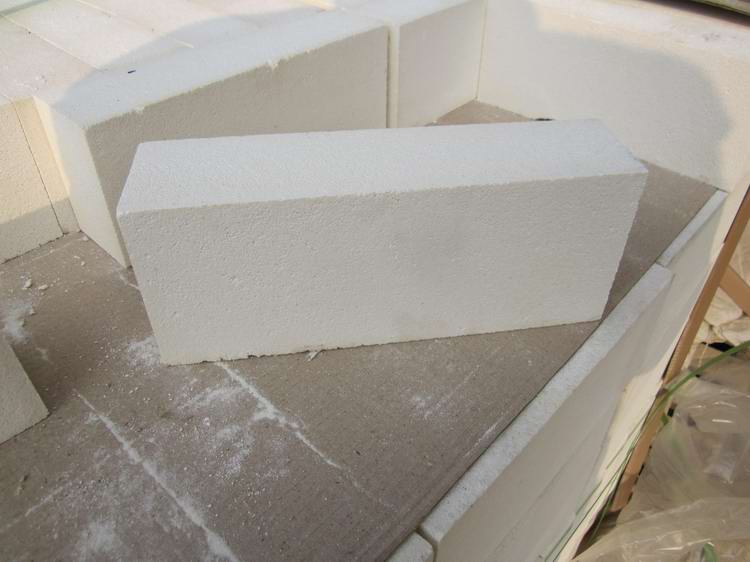 Insulating brick