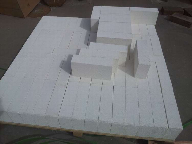 Can be widely used for lining or insulation layers of various industrial furnaces and kilns Insulating refractory brick