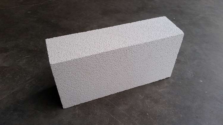 Insulating brick