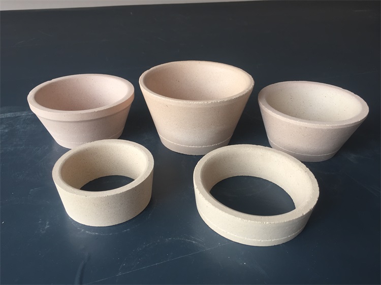 Pouring cup