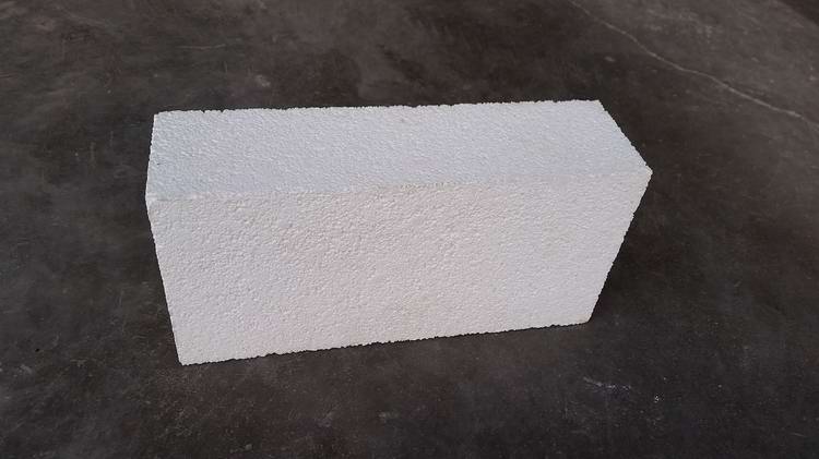 Insulating brick