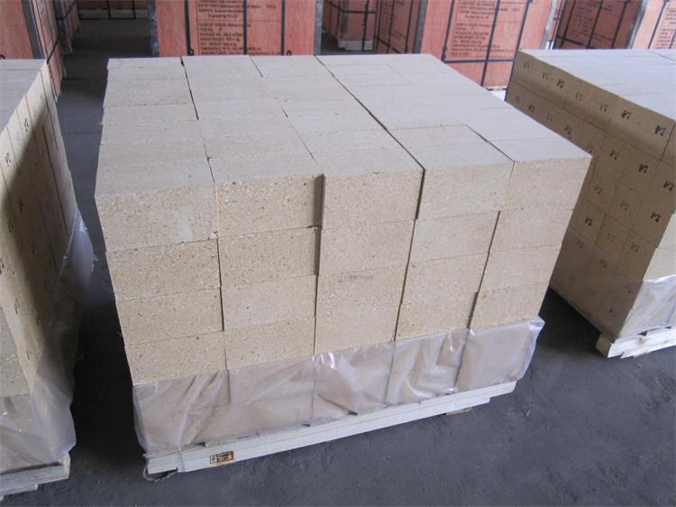 Insulating brick