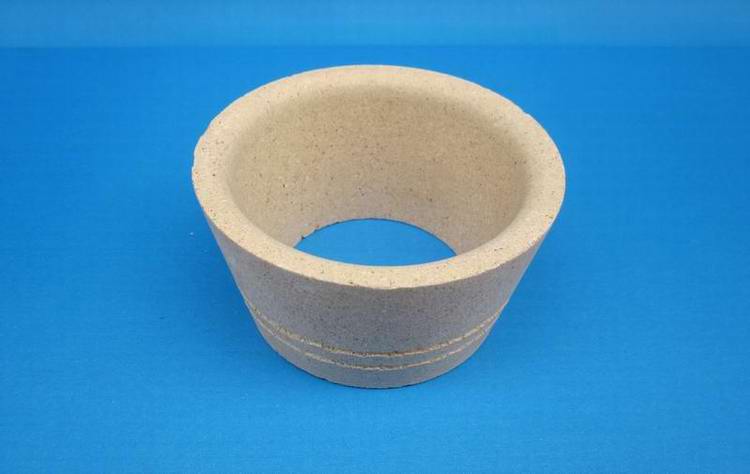 Ceramic pouring cup
