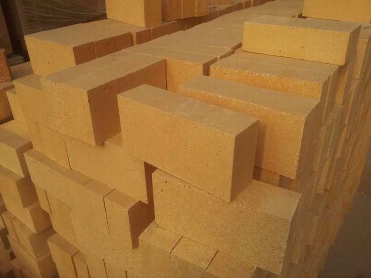 Refractory fireclay brick