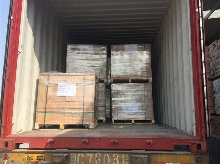 Insulation refractory brick