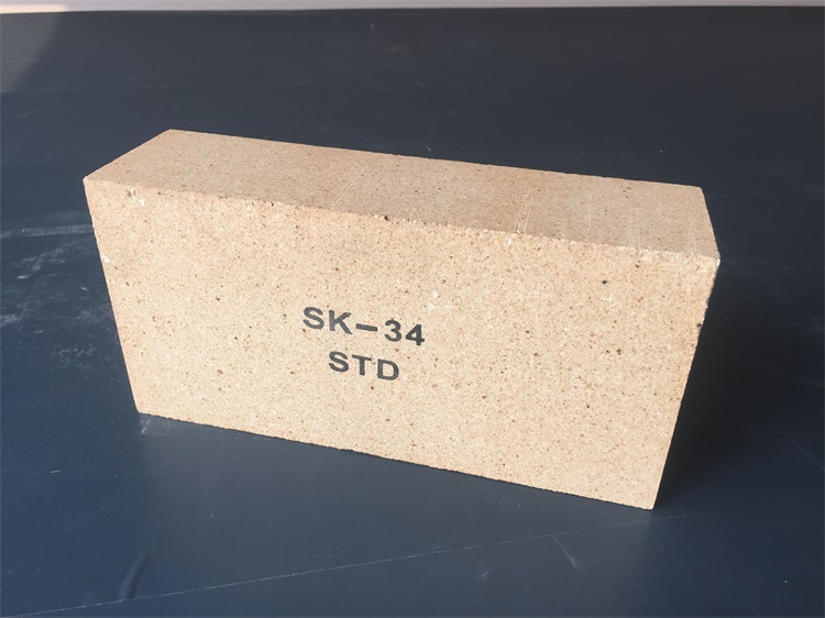 Refractory clay brick