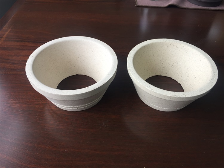 Investment casting pouring cup