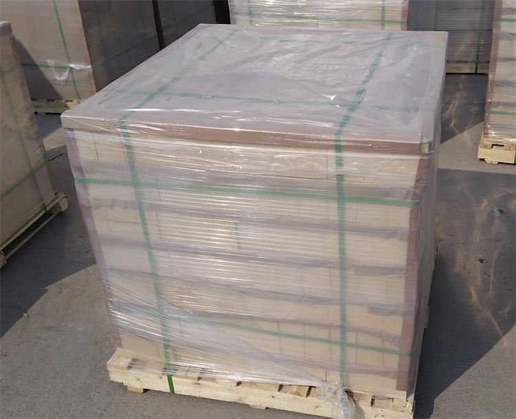 Insulating brick