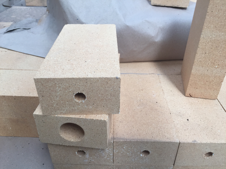 Clay refractory brick