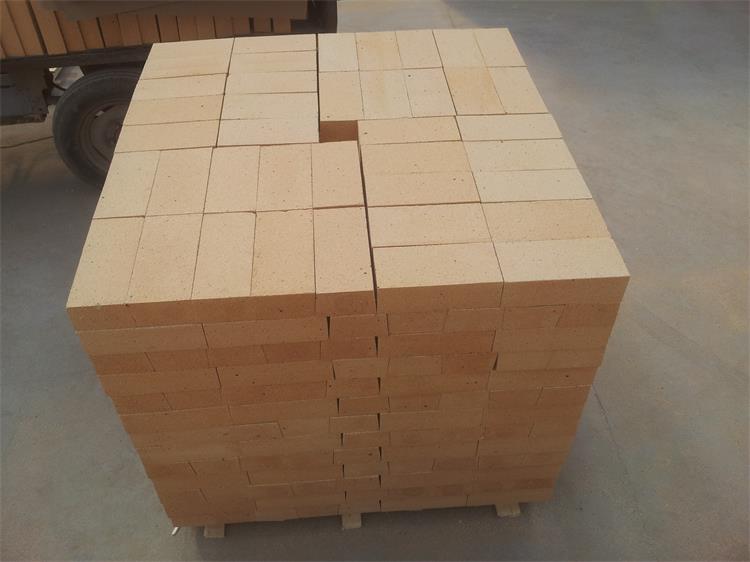 High alumina refractory brick 
