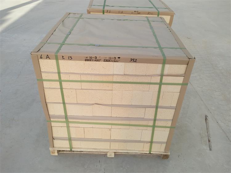 Refractory fireclay brick
