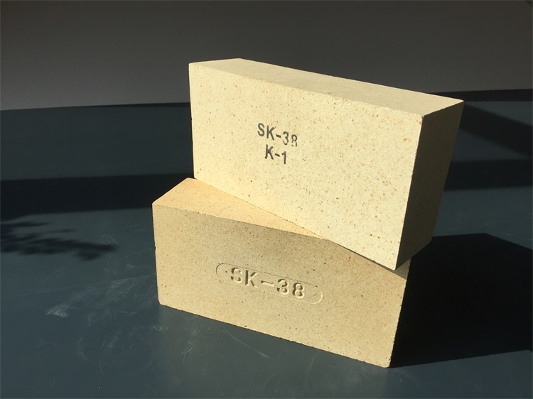 High alumina refractory brick