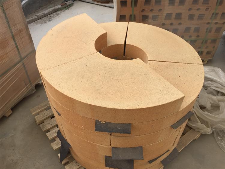 Arch refractory brick