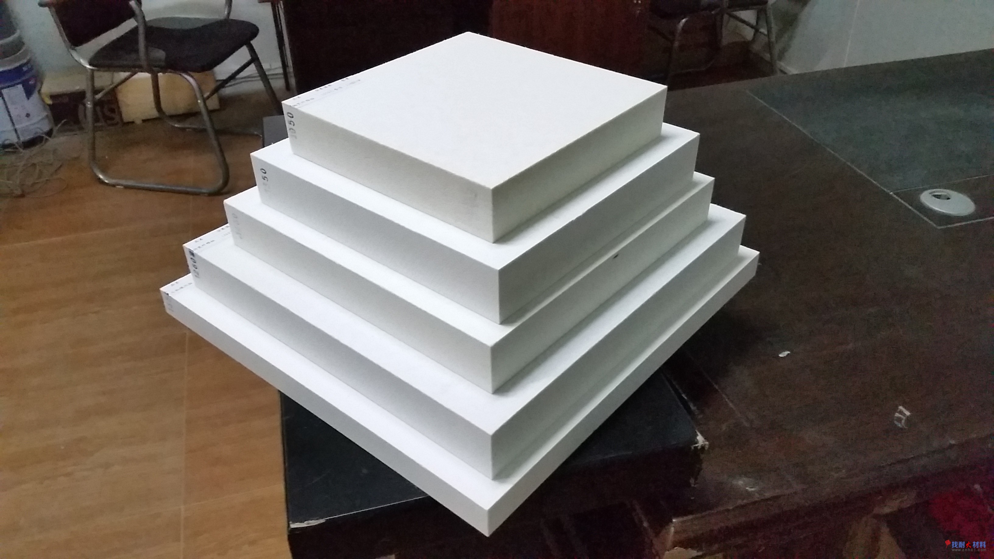 Refractory ceramic fiber board